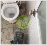 Bồn cầu bị hôi do tắc ống thoát khí