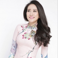 Ca sĩ Vân Khánh nghệ sĩ ưu tú nổi tiếng với dòng nhạc quê hương