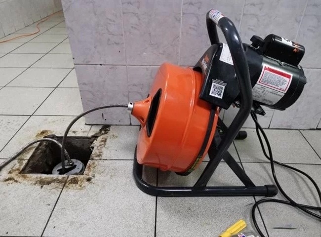 c&ocirc;ng ty th&ocirc;ng cống nghẹt huyện H&oacute;c M&ocirc;n sử dụng trang thiết bị hiện đại
