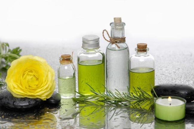 Tinh dầu rất hữu &iacute;ch trong việc khử m&ugrave;i h&ocirc;i nh&agrave; vệ sinh