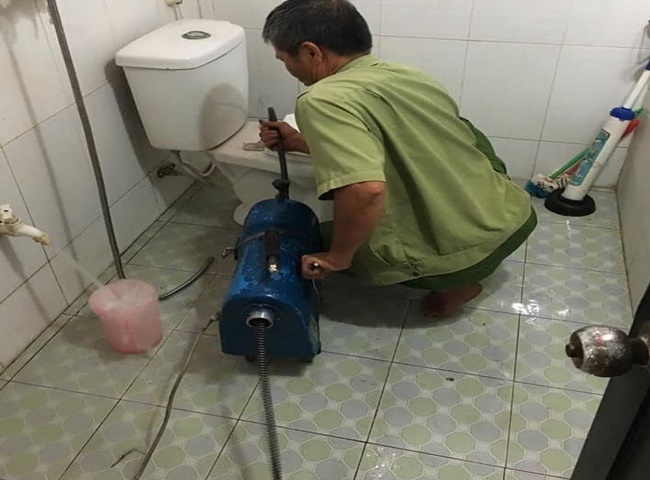 Th&ocirc;ng bồn cầu quận 8