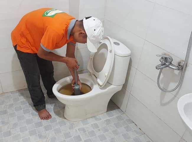 Thợ th&ocirc;ng bồn cầu huy&ecirc;n Nh&agrave; B&egrave; chuy&ecirc;n m&ocirc;n cao