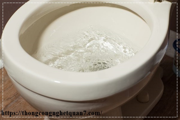 Xử lý bồn cầu bị nứt ở thành bồn cầu