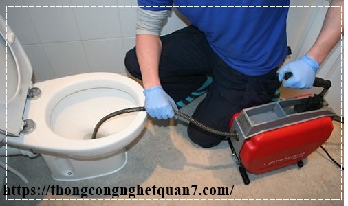 c&aacute;ch xử l&yacute; nh&agrave; vệ sinh bị tắc dễ d&agrave;ng nhất