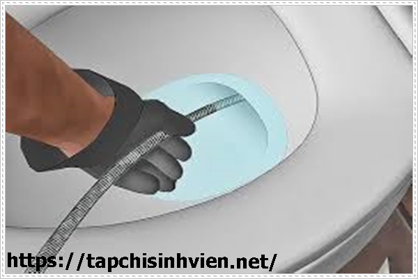 c&aacute;ch th&ocirc;ng bồn cầu bị tắc nặng