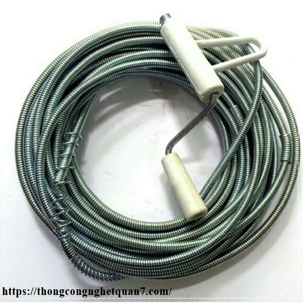 cách thông bồn cầu bằng dây lò xo