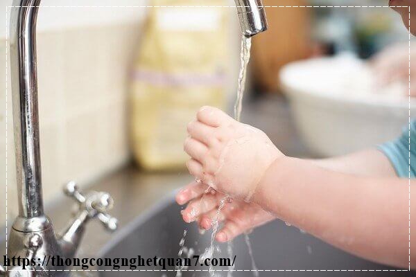 c&aacute;ch th&ocirc;ng ống nước bồn rửa b&aacute;t