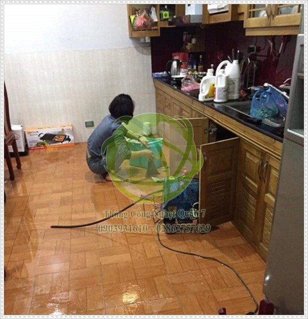 Nguy&ecirc;n nh&acirc;n g&acirc;y ra m&ugrave;i h&ocirc;i cống tho&aacute;t nước