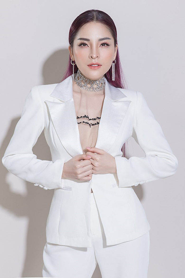 Ca sĩ Saka Trương Tuyền