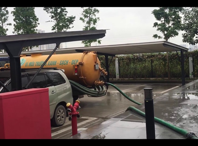 Dịch vụ cho thu&ecirc; xe bồn chở b&ugrave;n vi sinh quận T&acirc;n B&igrave;nh